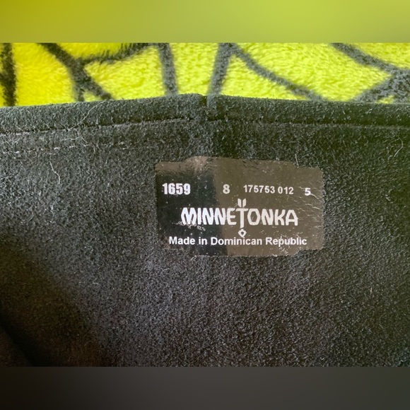 MINNETONKA - Five Layer Fringe Moccasin Boots - Picture 9 of 9